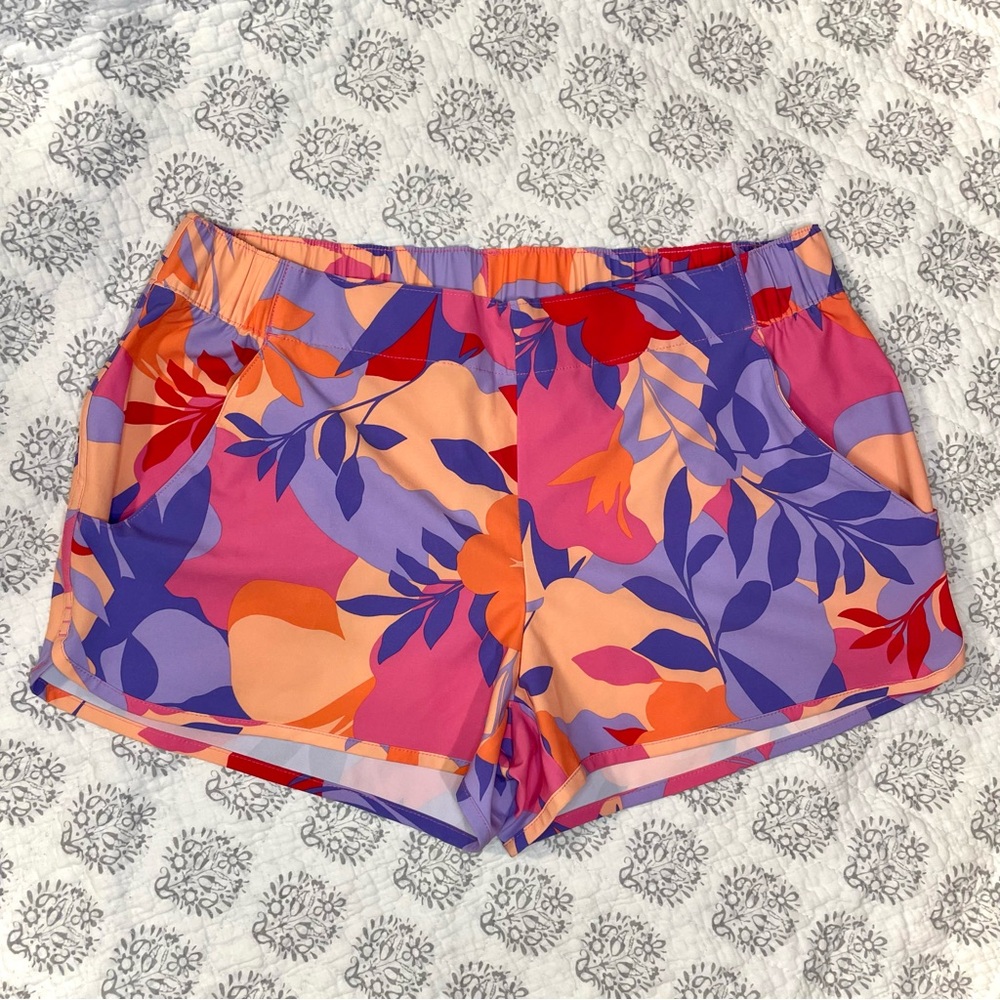 Columbia Pleasant Creek Colorful Floral Women's Athletic Shorts like new, Large